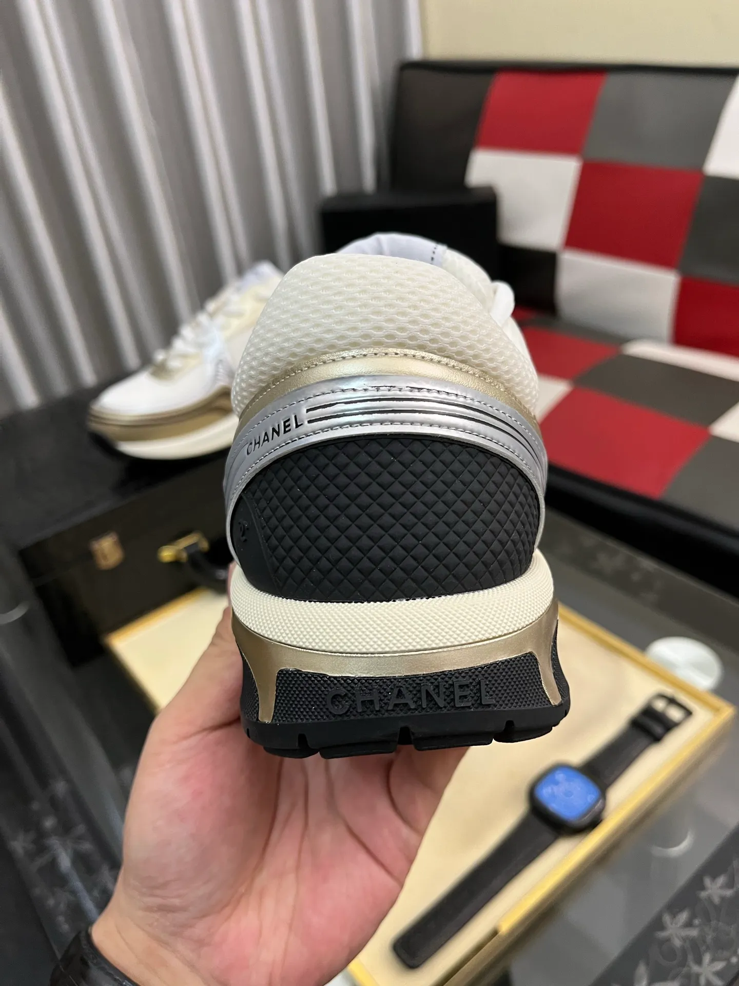 Men's shoes 💰: 620⌚️⌚️Chanel 2025C new diamond sneakers, ultra-light and comfortable casual shoes, black and white cowhide leather, versatile white shoes, you can't go wrong with the style, cow suede➕down cloth contrasting color combination, fresh and full of vitality, logo embossed on the side, very delicate on the foot, original customized material for the upper, original outsole Upper: Cow suede➕Down cloth/black and white full cowhide Lining: Sheepskin Sole: Open-molded TPU outsole Size: 35-44